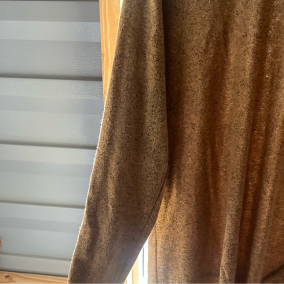 Never Forty Two Women’s Size Medium Long Sleeve Shirt Light Weight Brown New - Picture 4 of 9